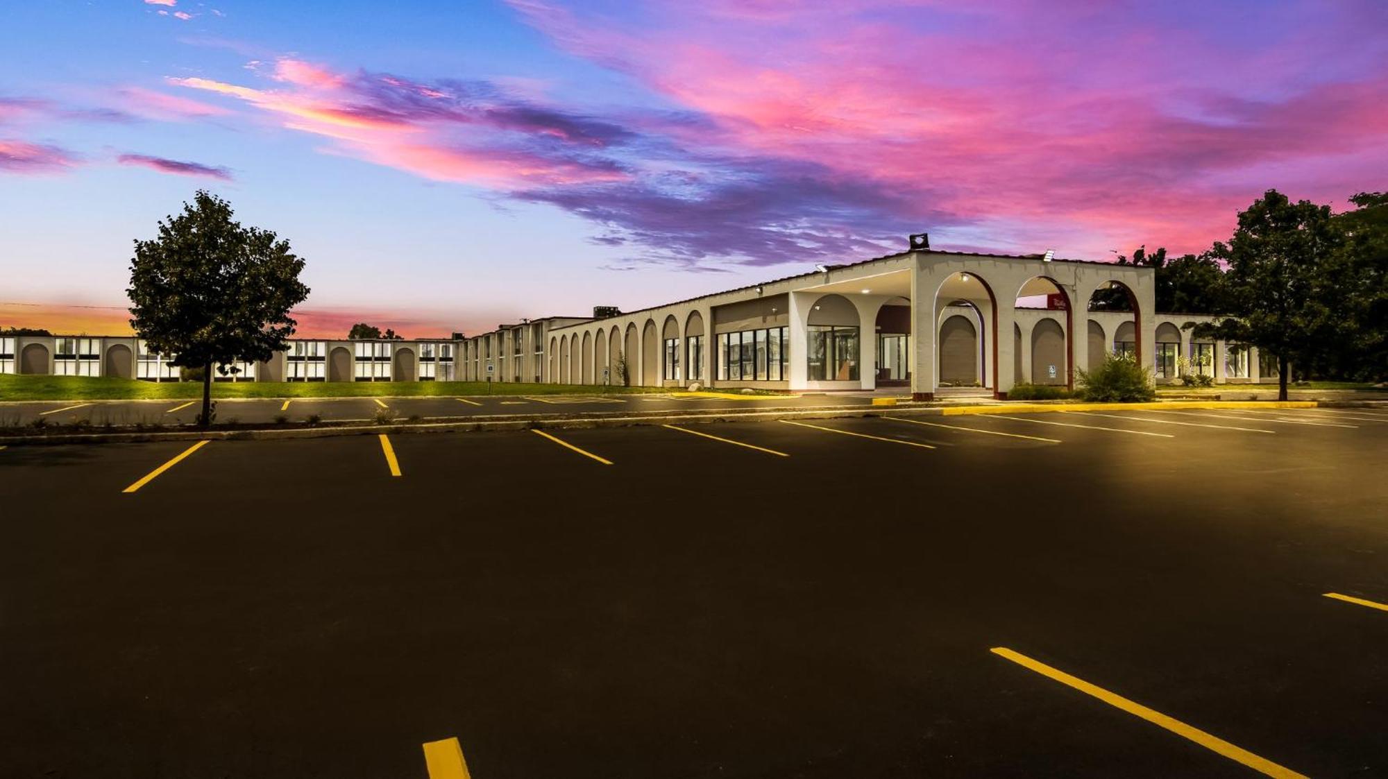 Red Roof Inn And Conference Center Chicago - N Aurora Naperville North Aurora ภายนอก รูปภาพ