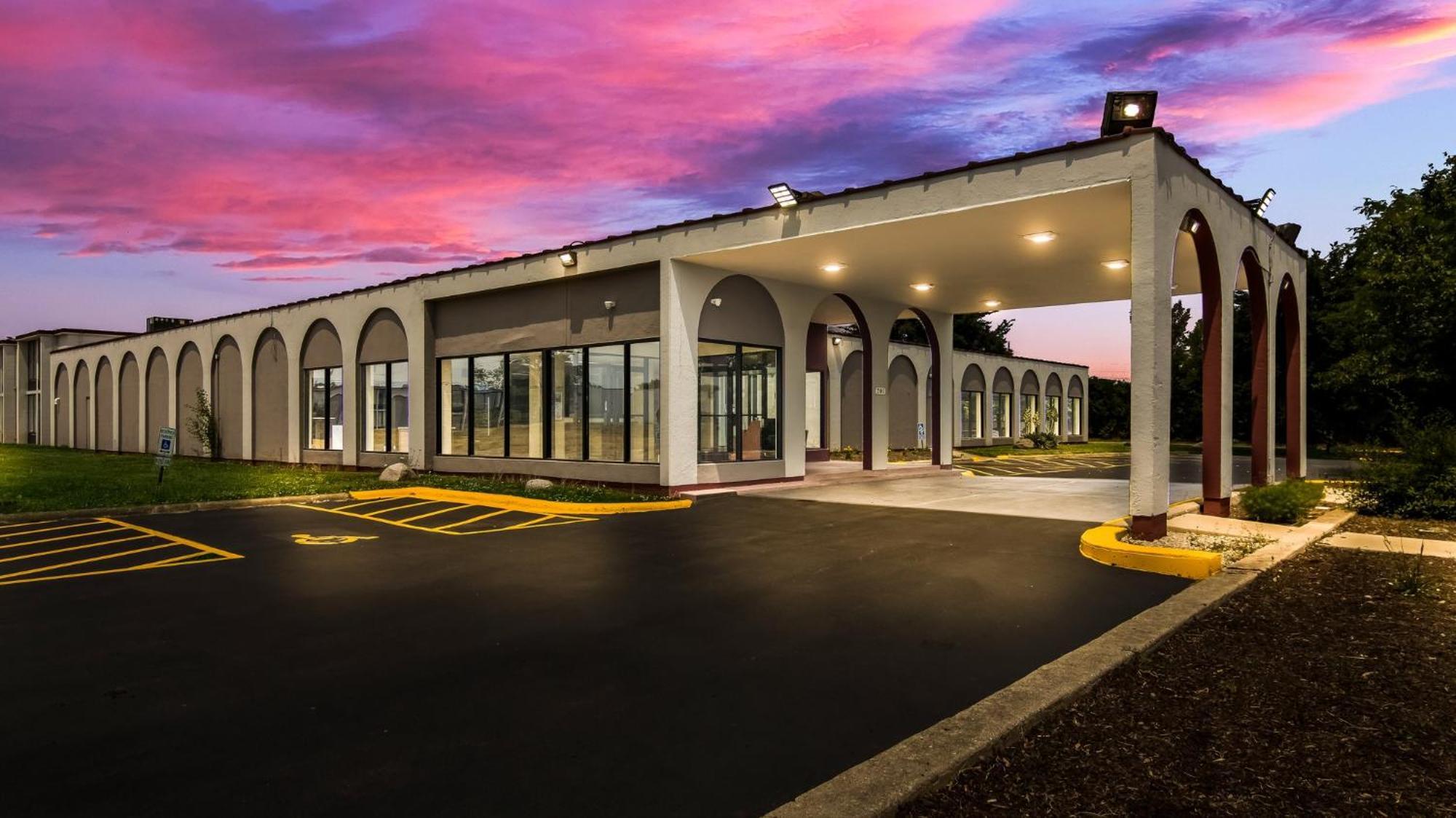 Red Roof Inn And Conference Center Chicago - N Aurora Naperville North Aurora ภายนอก รูปภาพ