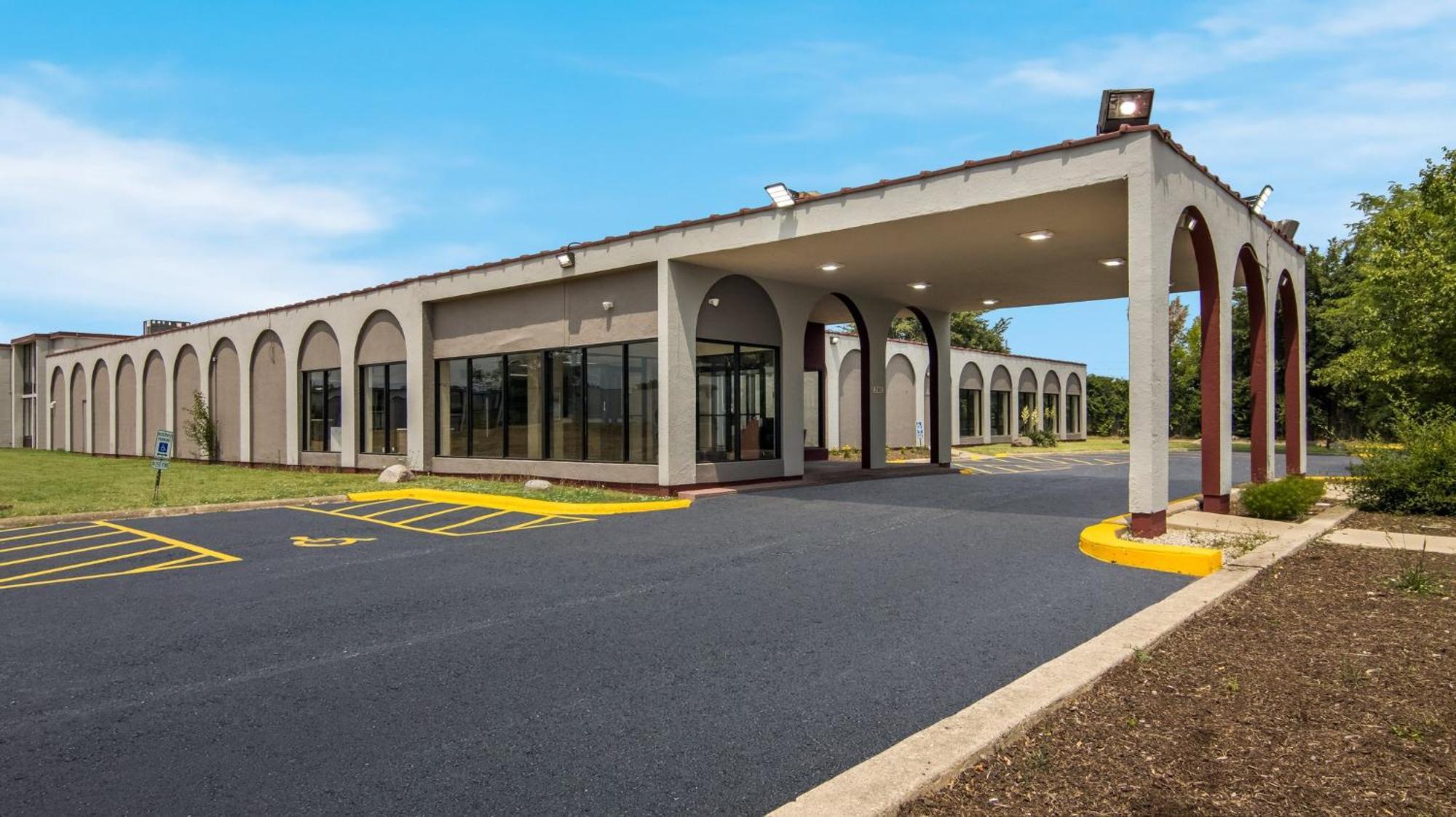 Red Roof Inn And Conference Center Chicago - N Aurora Naperville North Aurora ภายนอก รูปภาพ